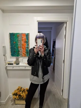 Cazadora estilo motero polipiel Talla M/L