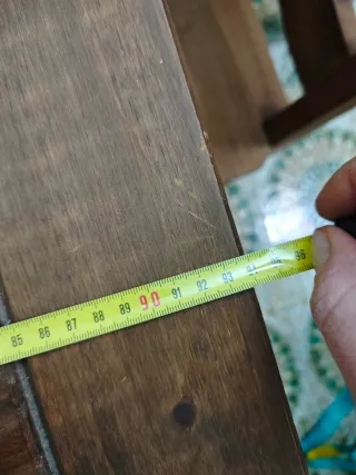 Mesa y 4 Sillas de Madera