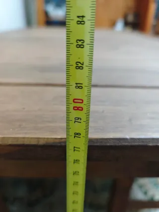 Mesa y 4 Sillas de Madera