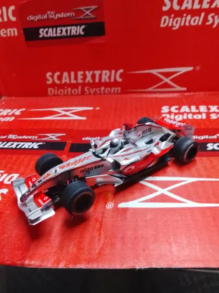 Scalextric McLaren MP4-21 Vodafone