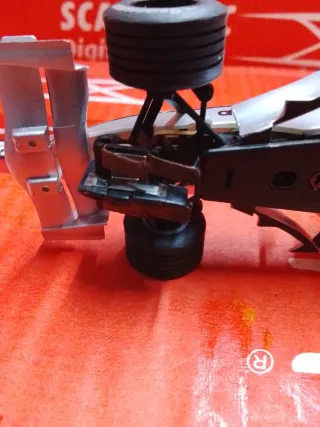 Scalextric McLaren MP4-21 Vodafone