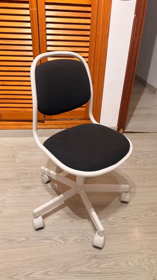 Silla de oficina con ruedas