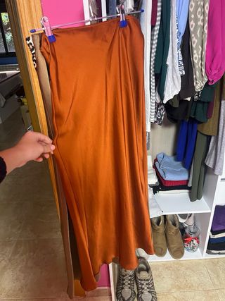 Falda de satén marrón/naranja