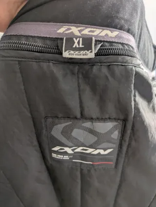 Chaqueta moto Ixon XL con protecciones