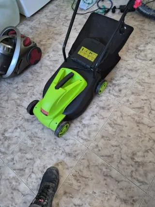 Cortacésped eléctrico pequeño