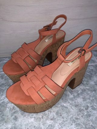 Sandalias de plataforma coral
