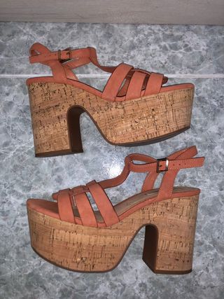 Sandalias de plataforma coral