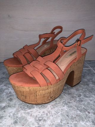 Sandalias de plataforma coral