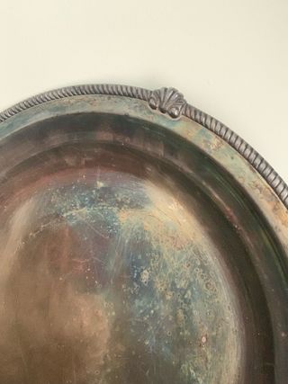 Bandeja antigua de metal