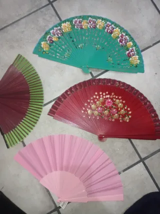 Set di 14 ventagli decorati a mano