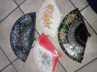 Set di 14 ventagli decorati a mano