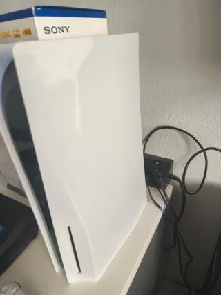 Consola PS5 con Caja, Mando y 2 Juegos