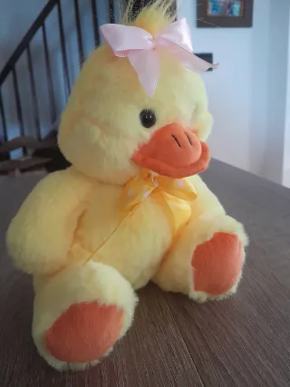 Peluche pulcino con fiocco rosa