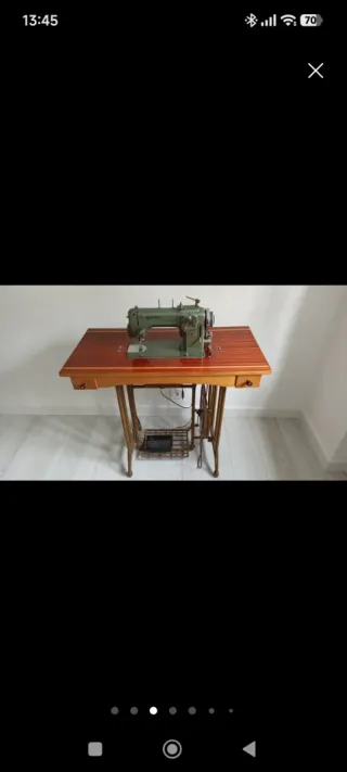Máquina de coser profesional antigua.