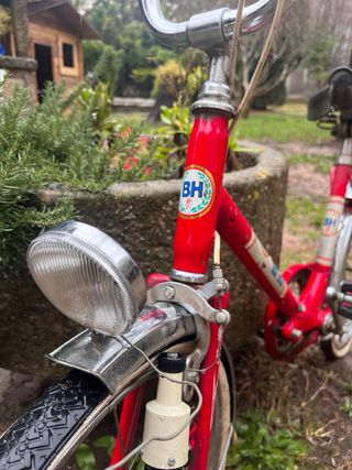Bicicleta BH plegable roja antigua