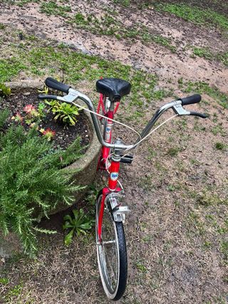 Bicicleta BH plegable roja antigua