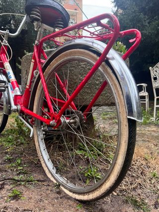 Bicicleta BH plegable roja antigua