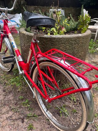 Bicicleta BH plegable roja antigua
