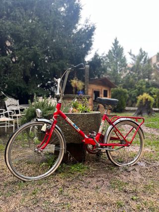 Bicicleta BH plegable roja antigua