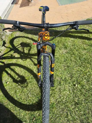 Bicicleta de Montaña Naranja
