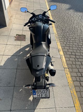 Yamaha YZF-R125 Negra y Dorada
