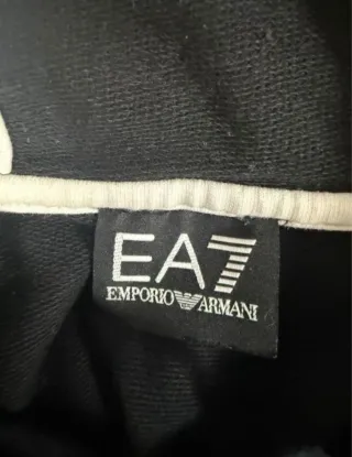 Sudadera EA7 Emporio Armani Negra con Capucha