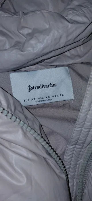 Chaquetón acolchado Stradivarius beige