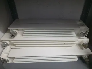 Se venden tres radiadores de aluminio blancos