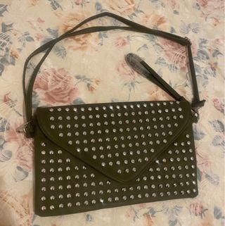 Pochette verde con tracolla