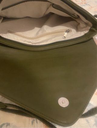 Pochette verde con tracolla