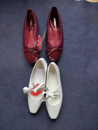 Manoletinas moradas y blancas