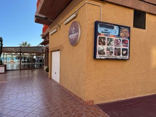 Se alquila Local comercial calle Iberia