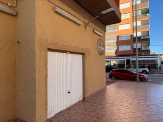 Se alquila Local comercial calle Iberia