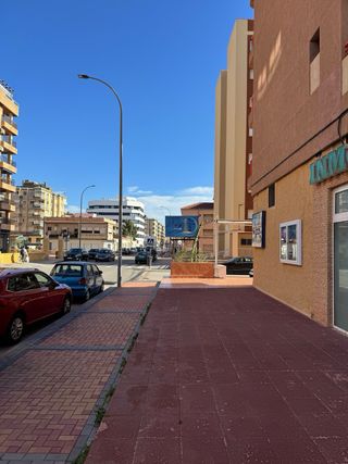 Se alquila Local comercial calle Iberia
