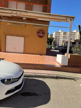 Se alquila Local comercial calle Iberia