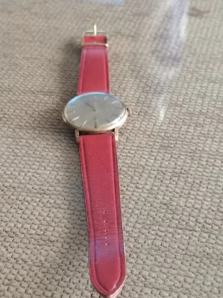Reloj CAUNY PRYMA Vintage dorado y Rojo