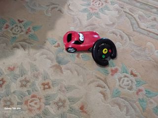 Coche teledirigido rojo con mando