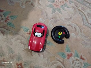 Coche teledirigido rojo con mando