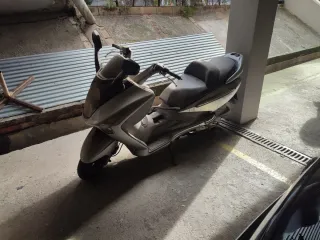 Sym GTS 125cc 2007 color gris.