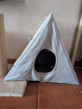 Cuccia Gatto Rifugio + Tiragraffi