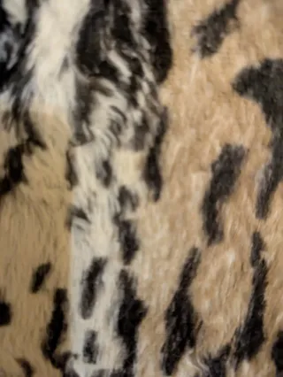 Abrigo Yera Talla 42 Pelito Fino.