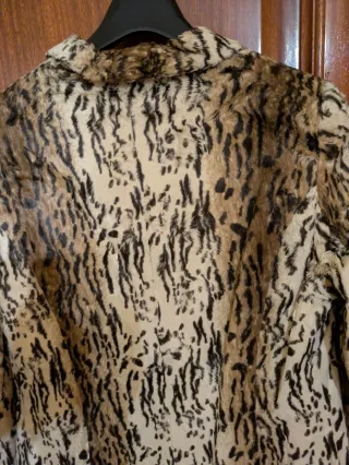 Abrigo Yera Talla 42 Pelito Fino.