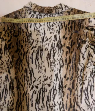 Abrigo Yera Talla 42 Pelito Fino.