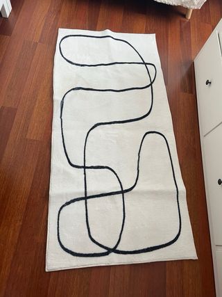 Alfombra diseño abstracto blanco y negra