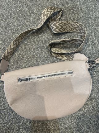 Riñonera beige con correa multicolor