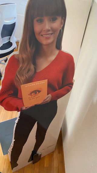 Expositor Gigante Aitana, Libro (Edición limitada)