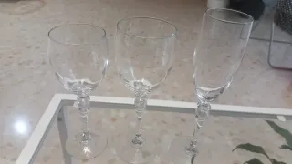 Juego de 12  champán 11 de vino o agua y 9 de vino