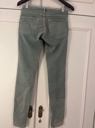 Pantalón Levi's pitillo azul con cremallera