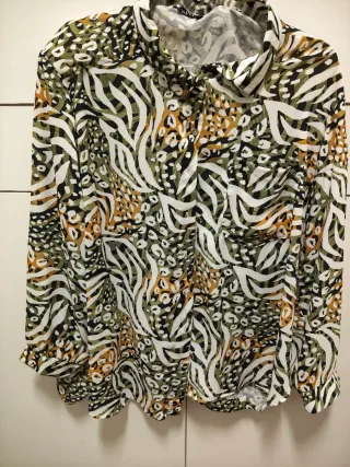 Blusa Multicolor con Diseño Abstracto.7€ cada una