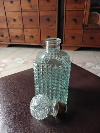 Antica bottiglia per liquori in cristallo